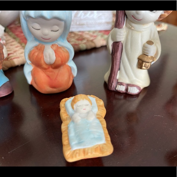 11 piece Nativity Set - Picture 4 of 8